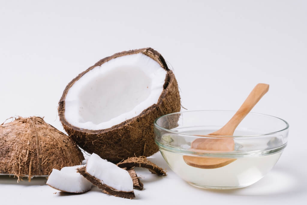 Descubre los beneficios del aceite de coco para el pelo