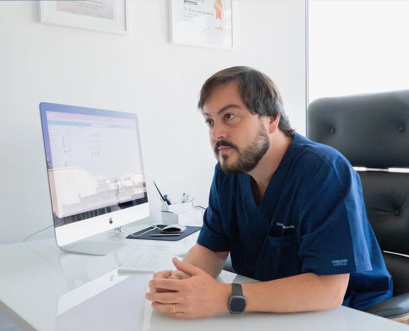 Dr. Bruno Jacobovski | Cirujano capilar