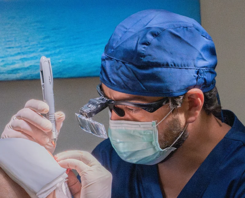 Dr. Bruno Jacobovski | Cirujano capilar