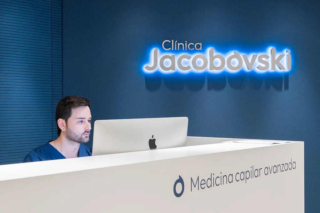 Recuperación injerto capilar